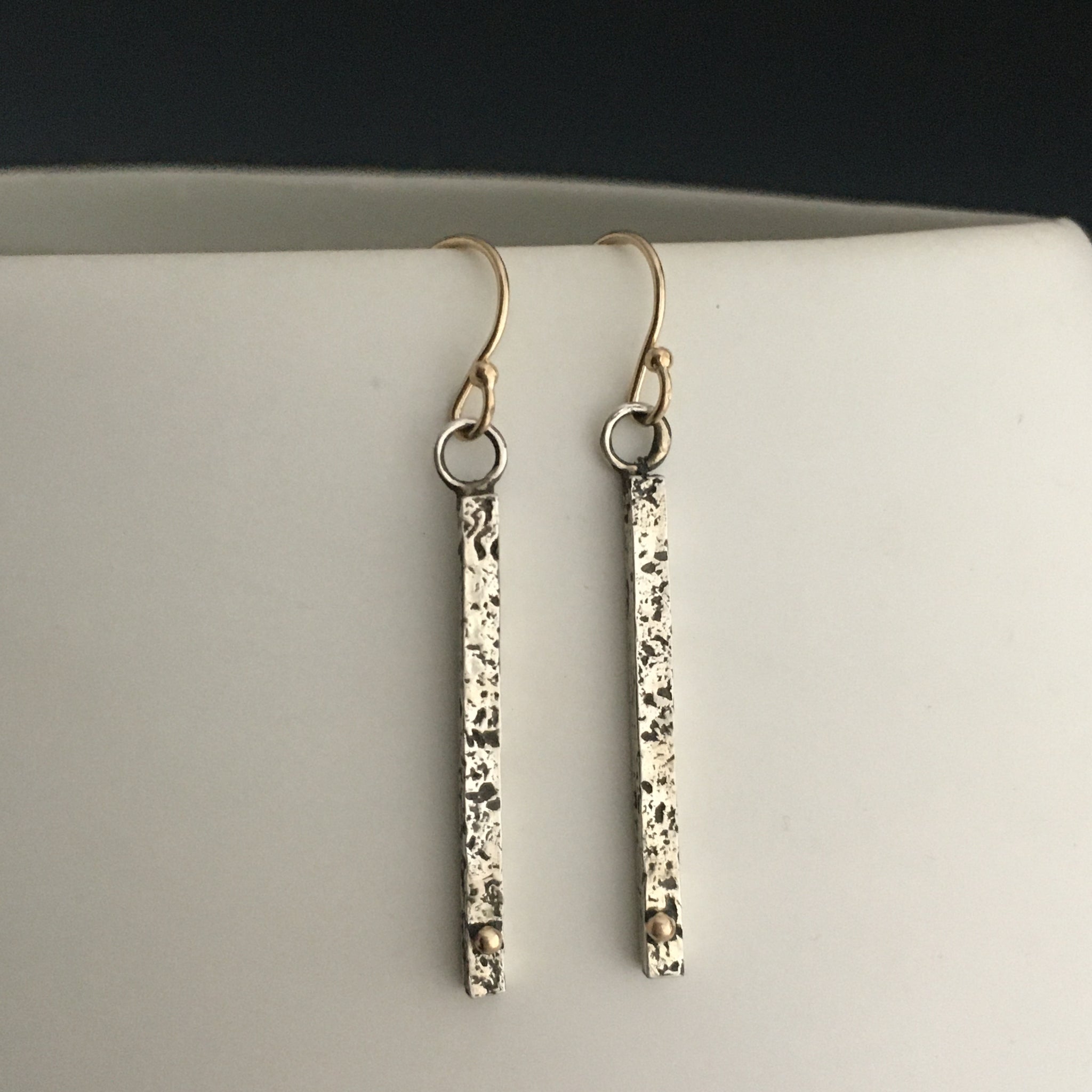 Minimalist Gold Bar Earrings – Cielomar Cuevas